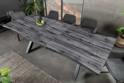 Ausziehbarer Esstisch WILD 180-220cm grau gekälkt Wildeichen-Design Baumkante schwarz