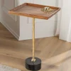 Design Beistelltisch TRAYFUL 55cm natur Akazie Massivholz schwarzer Marmorfuß gold Metall