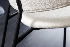 Design Stuhl VOGUE weiß Bouclé schwarze Metallbeine