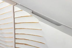 Handgearbeitetes Sideboard GOLDEN SUNSET 140cm weiß mit 3D Schnitzereien gold Mangoholz Metallbeine