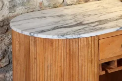Massiver Bartisch TRES CHIC 120cm braun Mangoholz weiß Marmor mit Flaschenregal