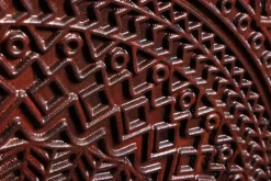 Massiver XXL Barschrank MANDALA 140cm Mangoholz schwarz gold Metallgestell Schnitzerei