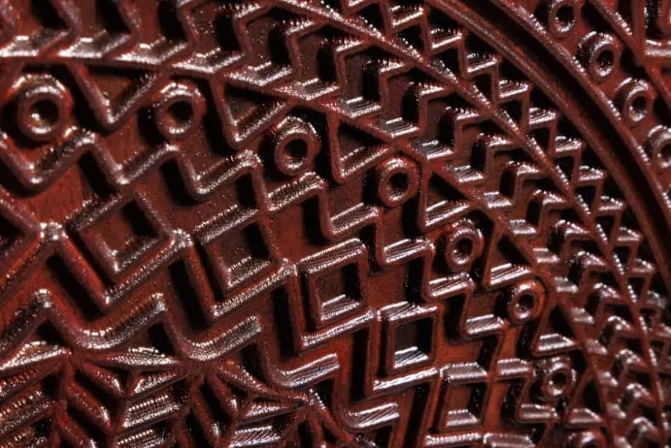 Massiver XXL Barschrank MANDALA 140cm Mangoholz schwarz gold Metallgestell Schnitzerei