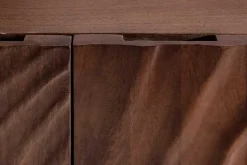 Massives Sideboard SCORPION 180cm dunkelbraun Akazie mit 3D Schnitzereien schwarz Metall