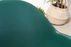 Nachhaltiger Design Stuhl UPCYCLING ME grün 75% Ocean Plastik Indoor Outdoor