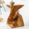 Skulp­tu­raler Beistelltisch HELIX 30cm natur Suarholz handmade in Bali Sitzhocker